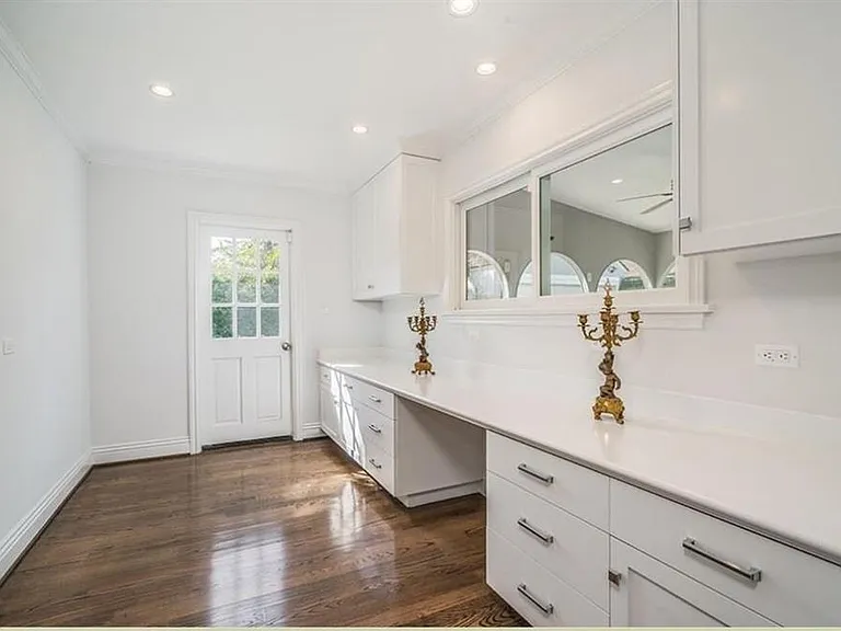 555 Sierra Madre Blvd — Photo 15