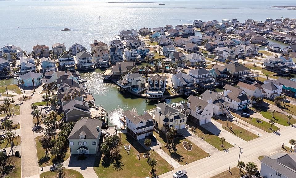 925 Tiki Dr, Tiki Island, TX 77554 Zillow