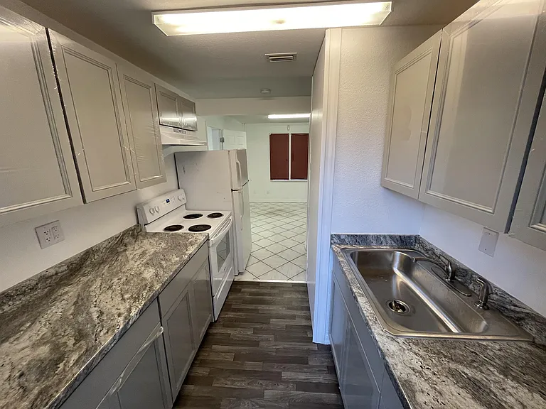 15 S Dollins Ave #B — Photo 4
