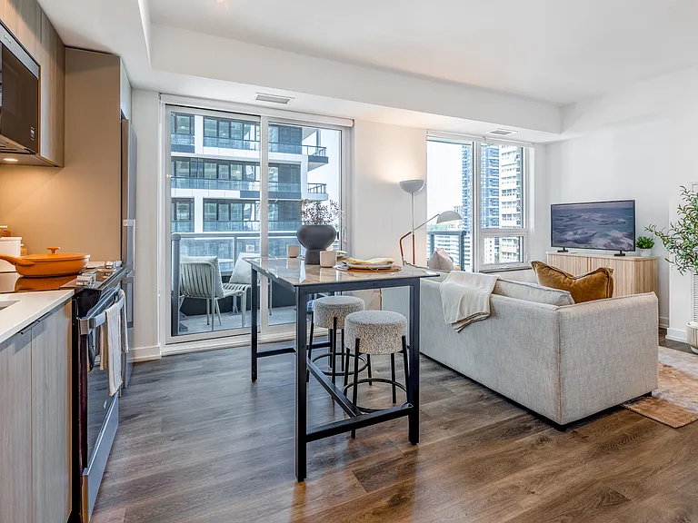 73 Broadway Ave — Photo 28