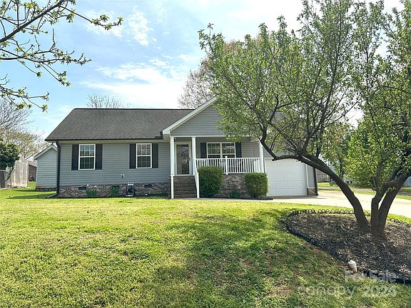3rd image of 2166 Dean Ln