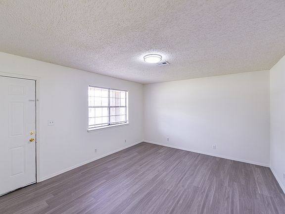2nd image of 512 Carson Rd