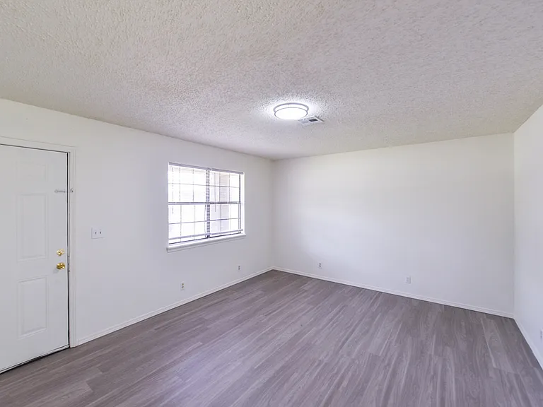 512 Carson Rd — Photo 2