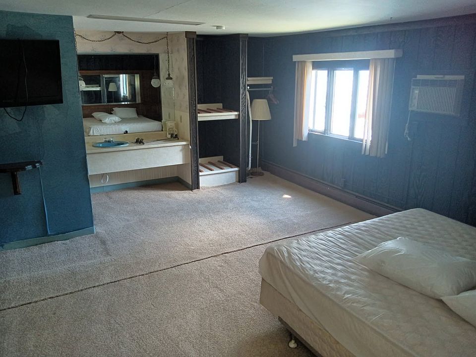 2nd image of 5376 Bolivar Rd #1