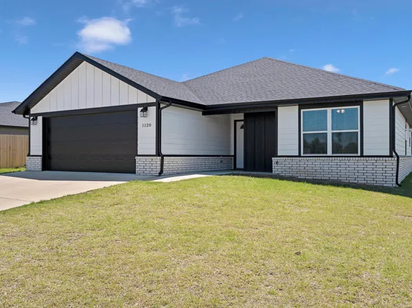 1120 Center Court Cir, Grove, OK 74344