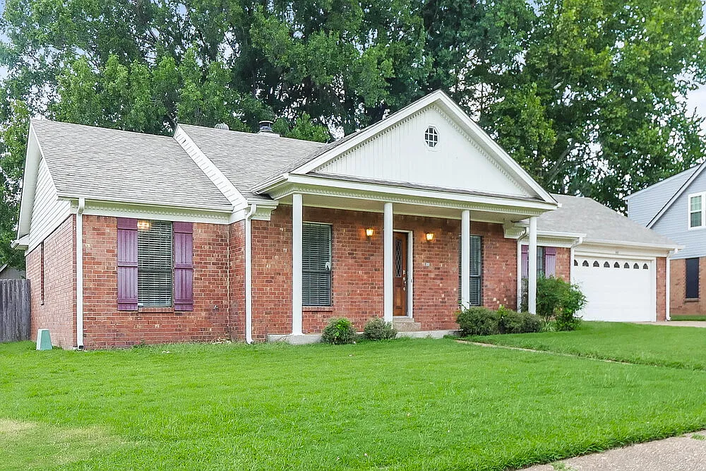 3 bed, 2.0 bath, 1900 sqft, $1,840 — Photo 3