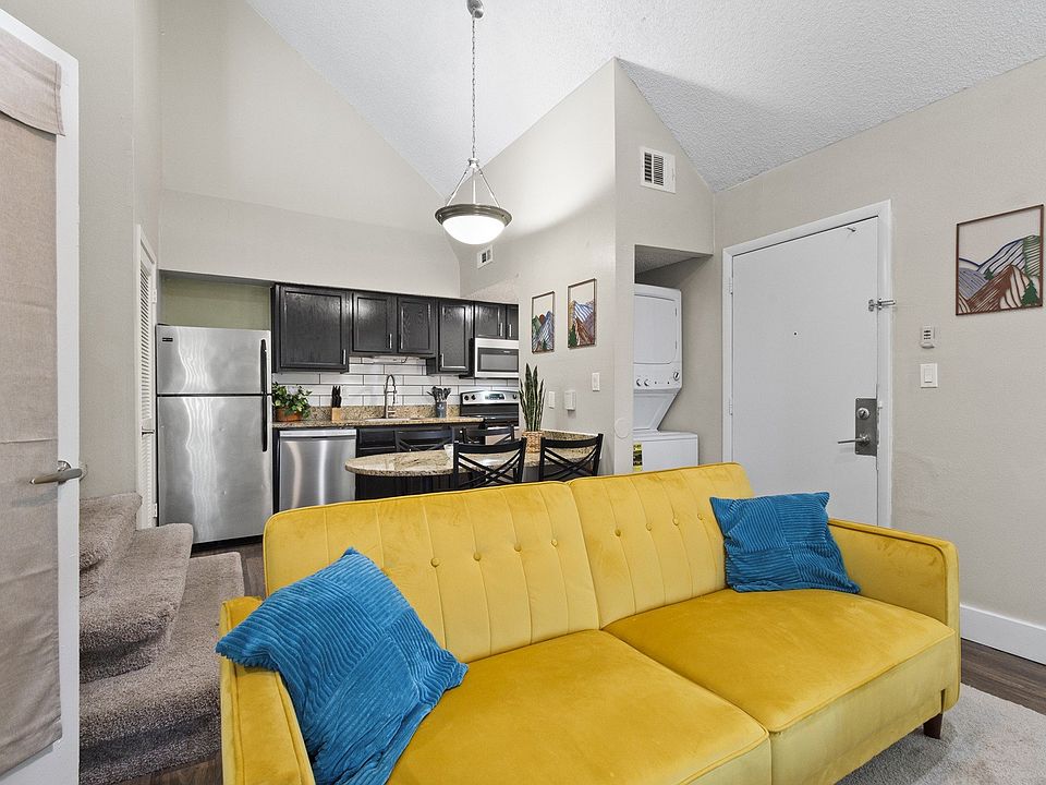 Fusion Orlando - Furnished Living Room