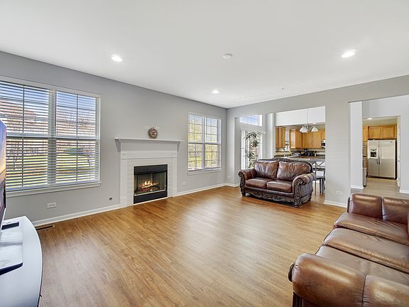 4th image of 1725 White Oak Ln
