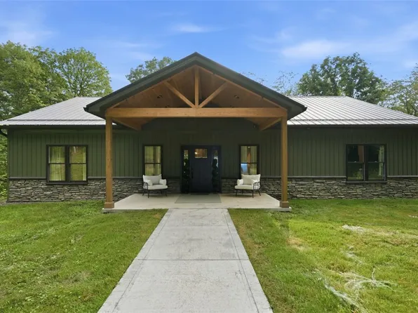 521 Creek Rd, Bulger, PA 15019