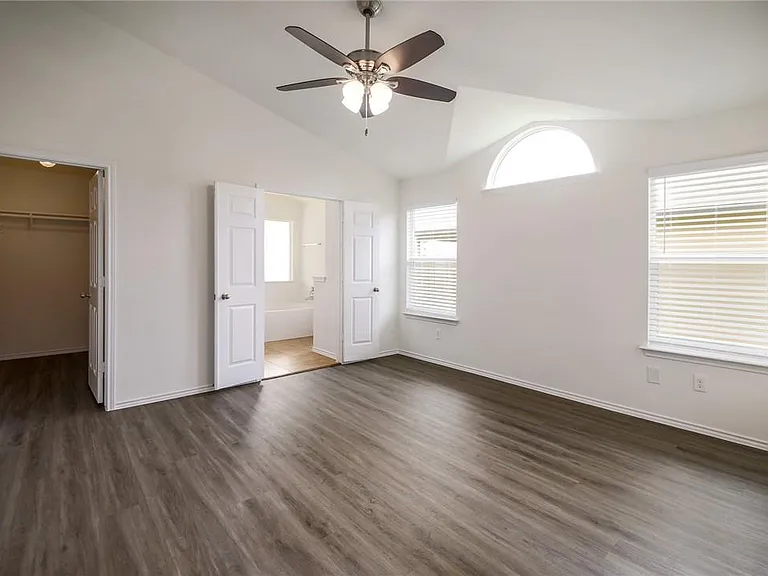 137 Langtry Ln — Photo 17
