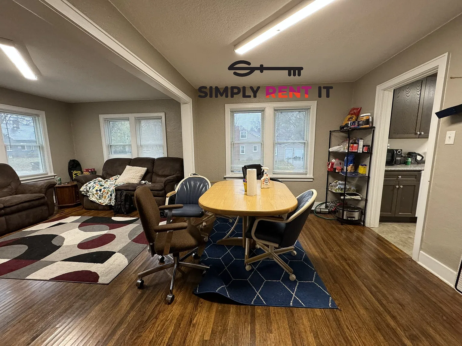 3 Bedrooms with 2 Baths & Garage August 1st — Photo 3