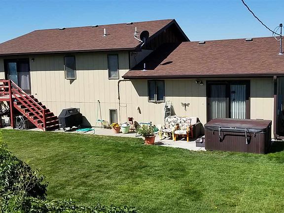 2nd image of 221 Hillcrest Dr