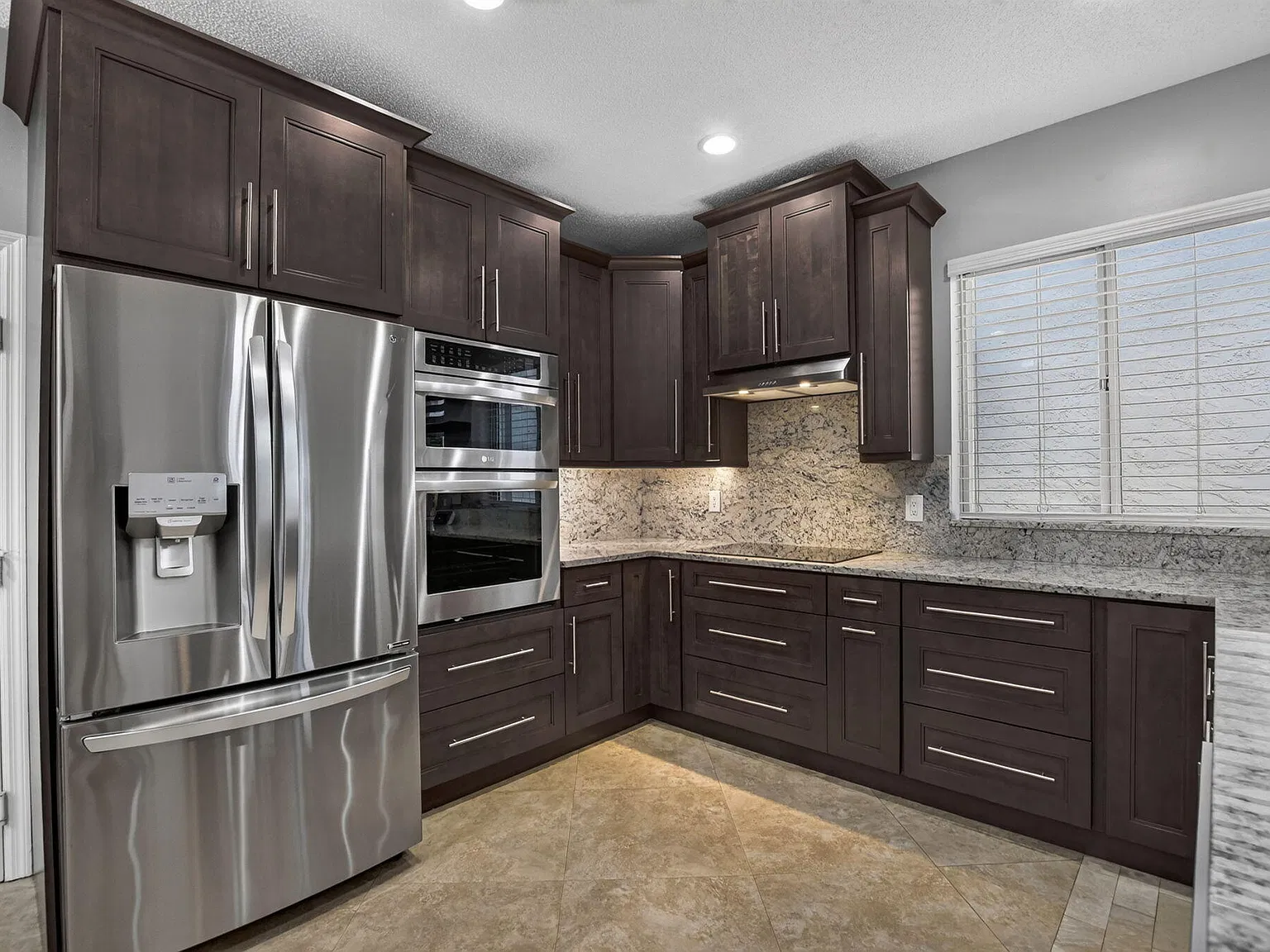 3 bed, 2.5 bath, 1742 sqft, $6,000 — Photo 2