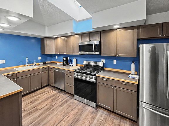 4th image of 9330 Emerald Dr