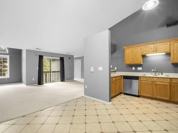 9322 W Loomis ROAD #5, Franklin, WI 53132