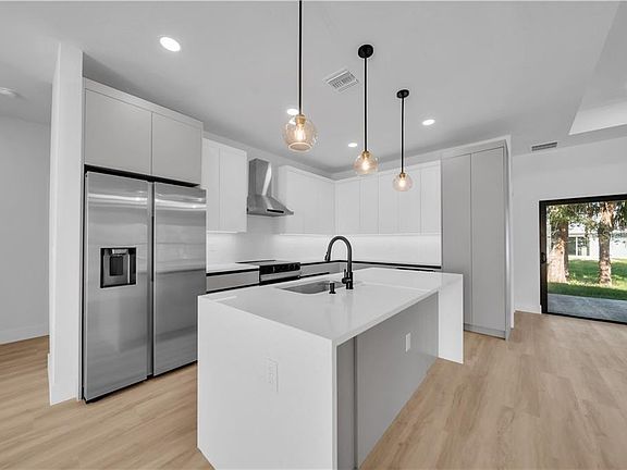 4th image of 1420 Freedom Ln