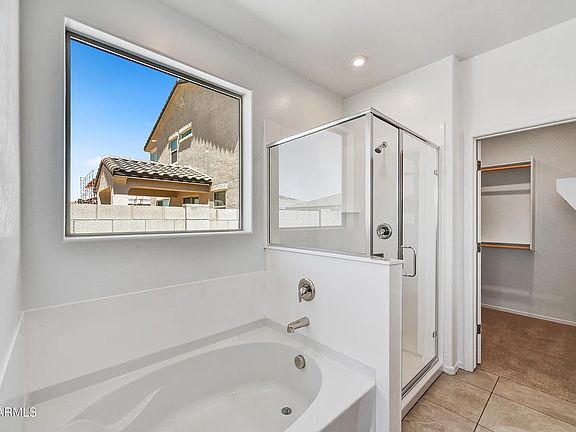 4th image of 37567 W Patterson St