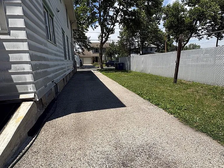 314 W 4th St — Photo 18