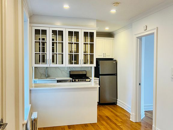 4th image of 10 Morton St APT 5A
