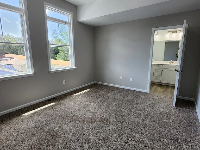 111 Coralyrose Ct — Photo 8