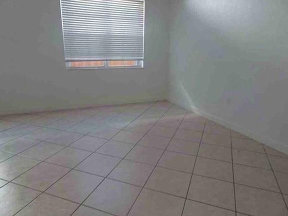 4th image of 6944 NW 113th Pl