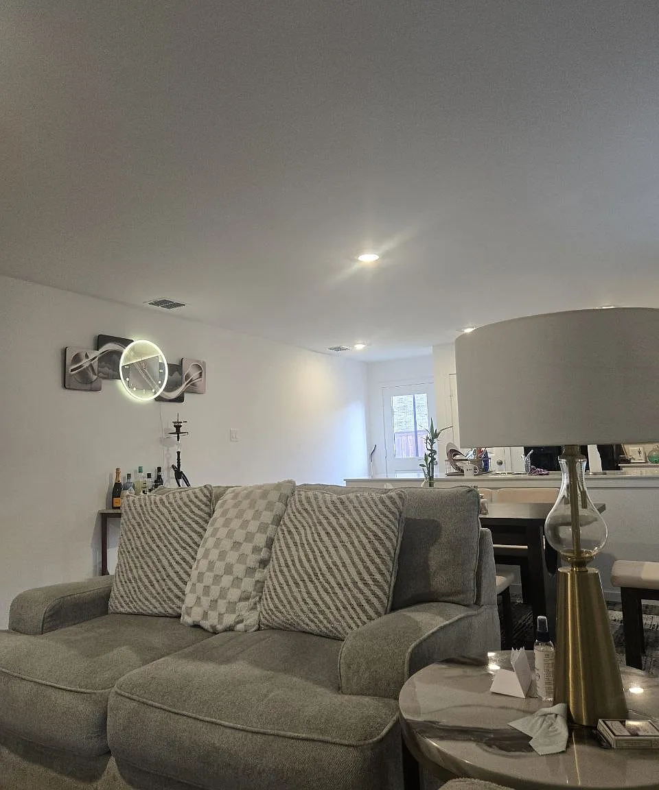 4 bed, 1880 sqft, $700 — Photo 1