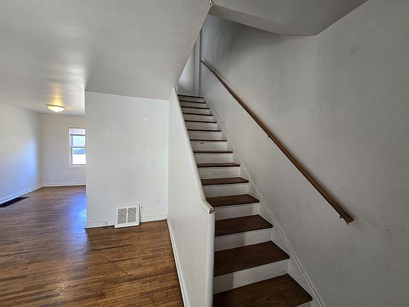 4th image of 235 Madison St