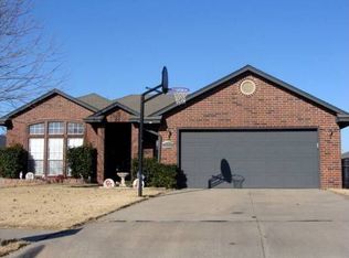 3801 Hope Dr, Moore, OK 73160