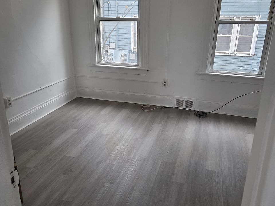 2nd image of 10 Wood St Floor 2