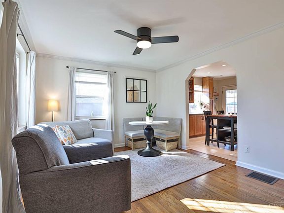 3rd image of 3828 Mantell Ave