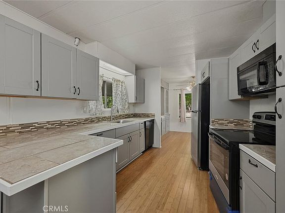 4th image of 3562 Mountain View St