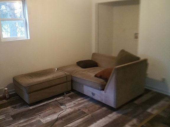4th image of 901 N Wasson St