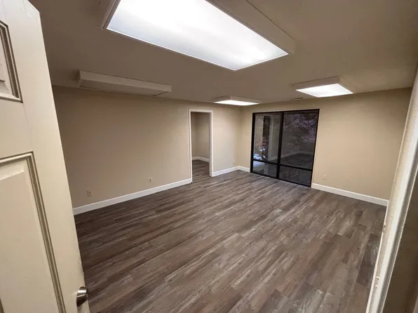 RR-301, 301 Crater Lake Ave Suite B, Medford, OR 97504