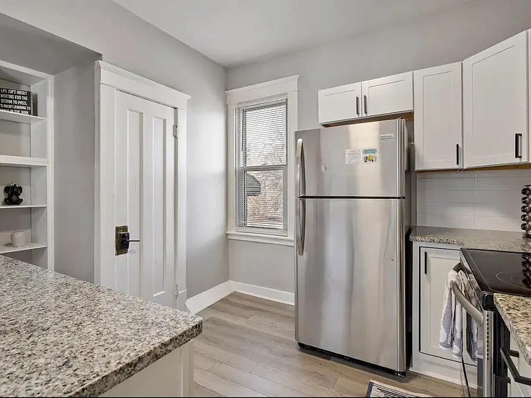 148 Laprairie Ave — Photo 5