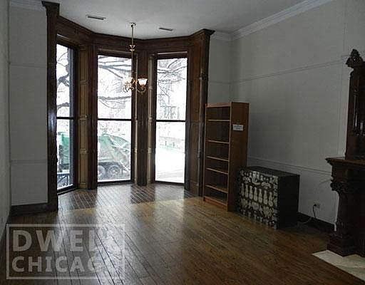 1st image of 816 N Dearborn St APT 1