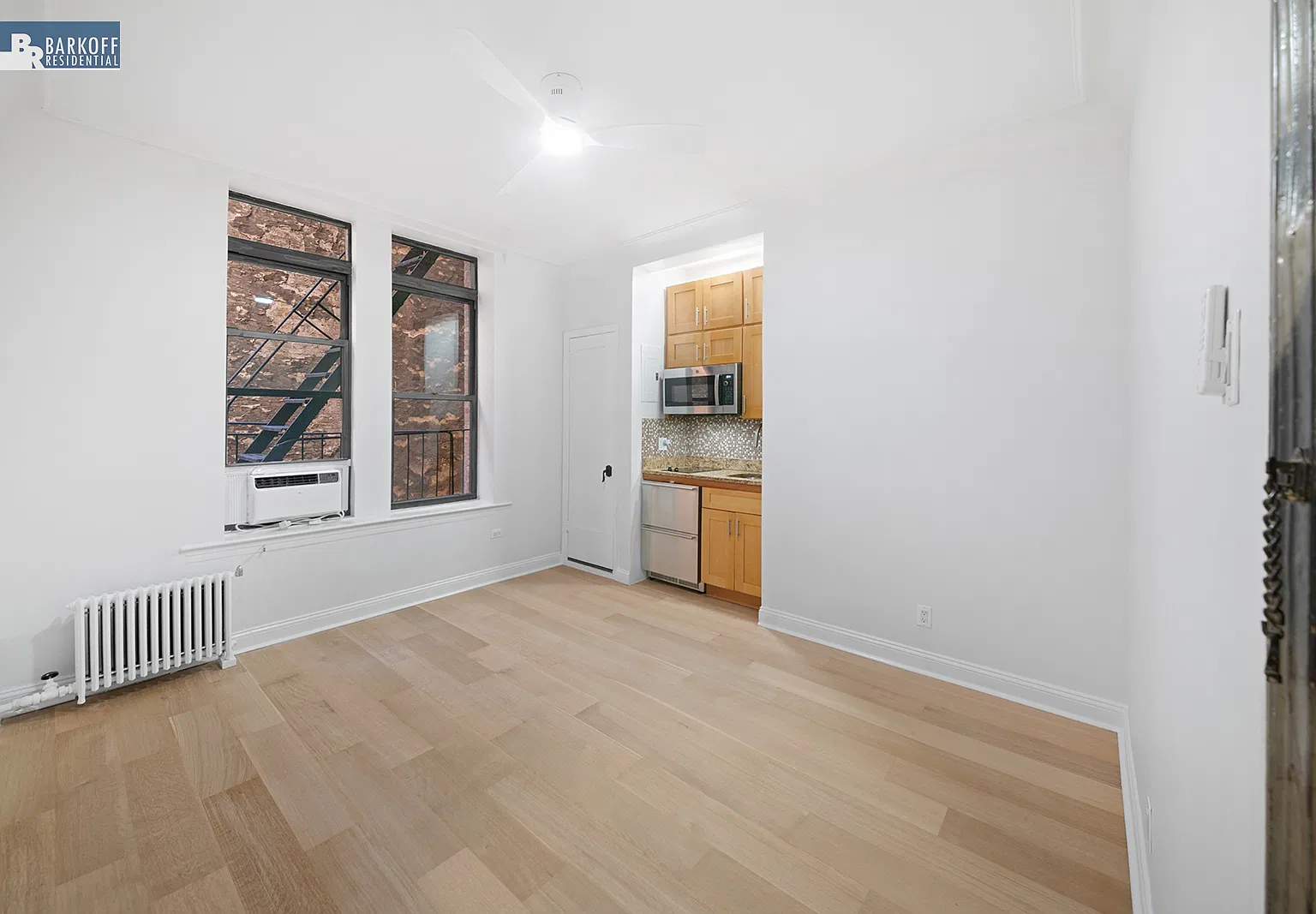 105 East 15th Street — Photo 3