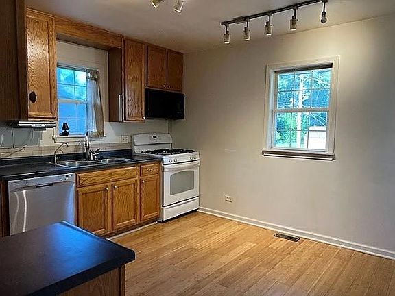 5th image of 110 Dorsetshire Dr