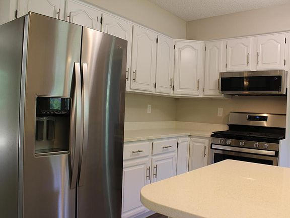 5th image of 935 W Wellington Ct