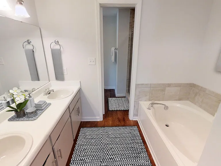 Village Gate Apartments — Photo 33