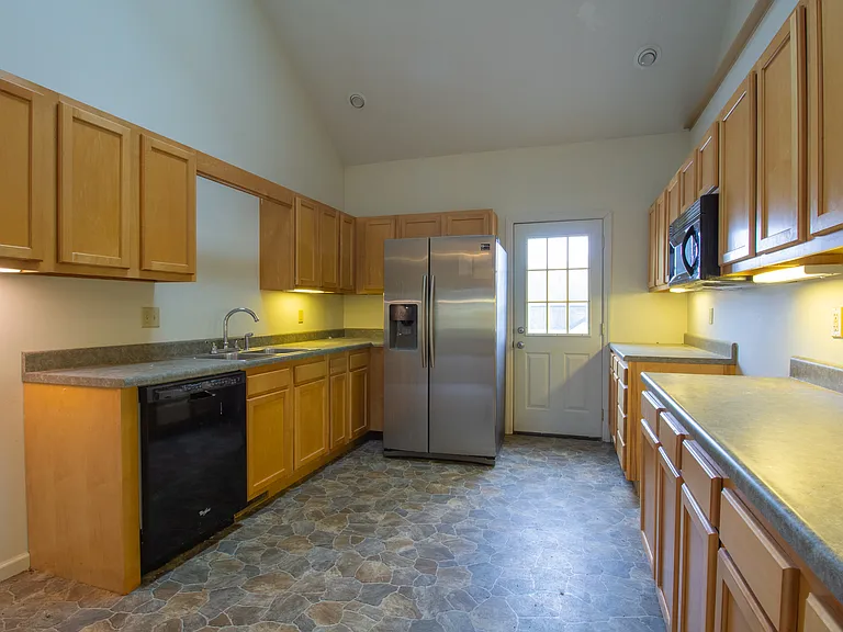 918 Harold Ave #918 — Photo 15