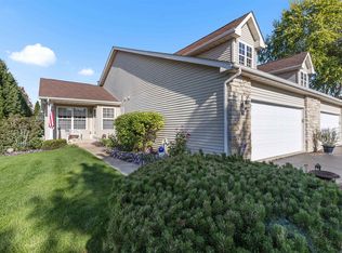 484 Prairie Knoll Dr, Poplar Grove, IL 61065