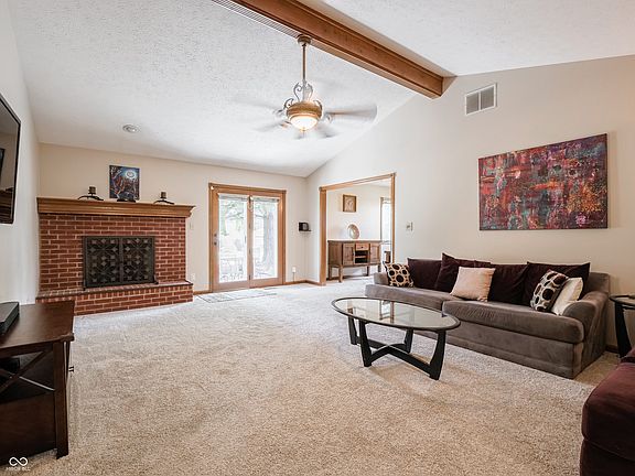 5th image of 584 Summit Dr
