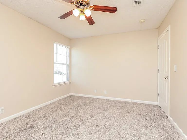 8813 Cressent Glen Ct — Photo 16