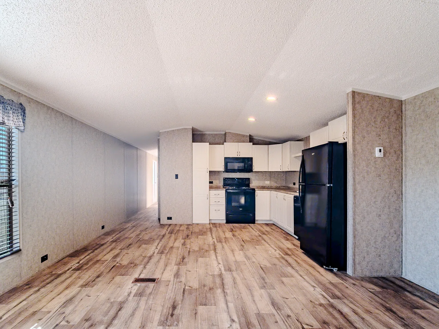 2 bed, 800 sqft, $1,198 — Photo 2