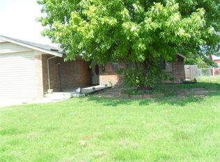 117 SW 6th St, Moore, OK 73160