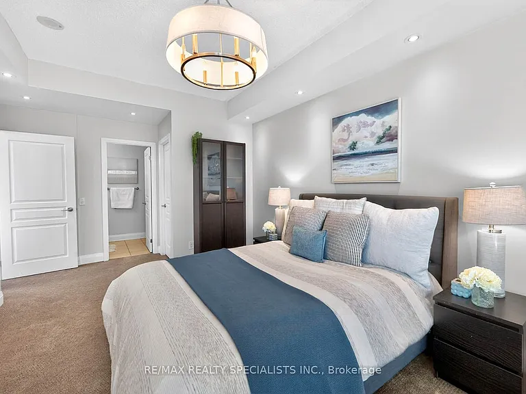 1 Hurontario St #306 — Photo 29