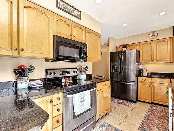 4th image of 2487 Grandview Rd