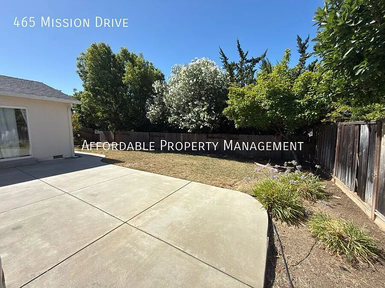 465 Mission Dr — Photo 26
