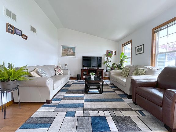 4th image of 10446 W Yale Ave