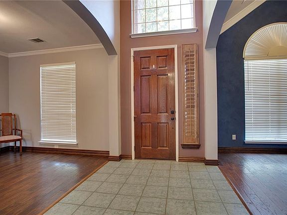 4th image of 2612 Halsey Dr